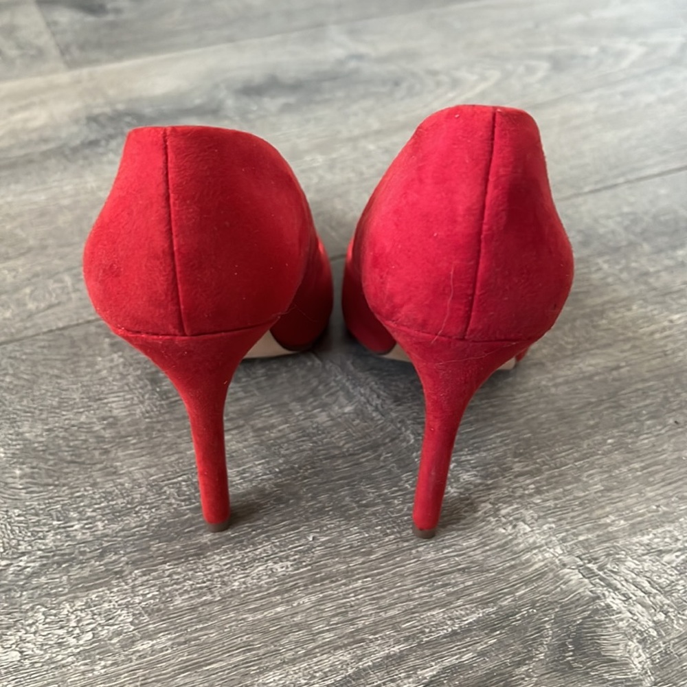 Pointed Red Heels - Picture 3 of 4